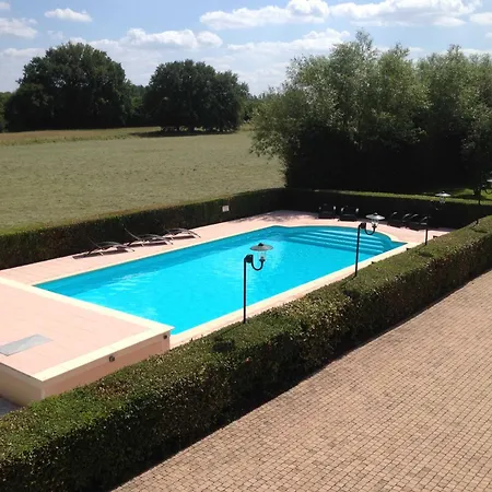 Pensión La Tour Des Plantes