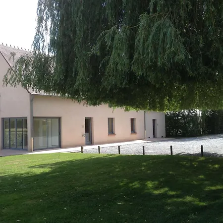 Pensión La Tour Des Plantes