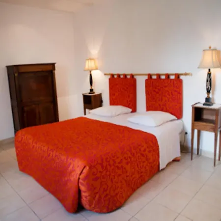 La Tour Des Plantes Pensión