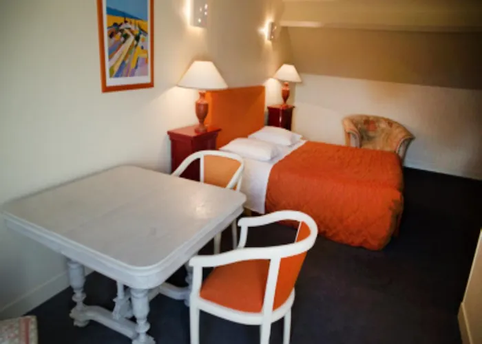 Maison d'hôtes La Tour Des Plantes 3*