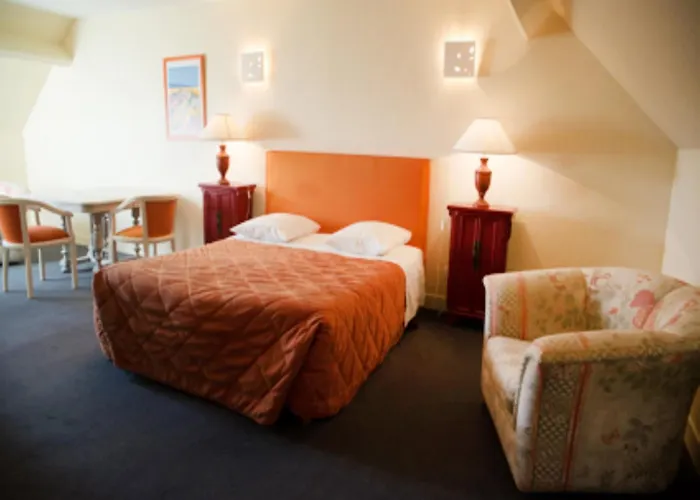 La Tour Des Plantes 3* Moncé-en-Belin